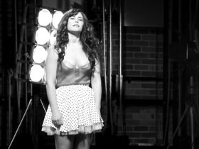 Саския Бурмайстер голая – Черно-белый секс (2012) #5