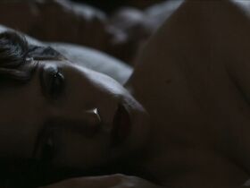 Амалия Уйс голая – Двойное эхо (2017) #8