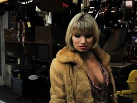 Рена Риффел голая – Шоугелз 2: Пенни из Рая (2011) #9