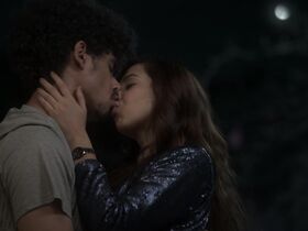 Пуджа Бхатт секси, Плабита Бортагур секси – Королевы Бомбея s01e02 (2021) #6