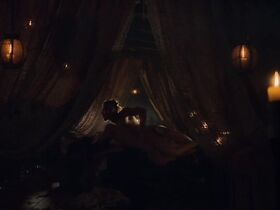 Милли Брэйди голая – Последнее королевство s04e01 (2015) #7