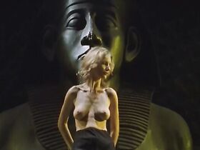 Катя Войвуд голая, Рагна Питолл голая – Опасная афера (1999) #2