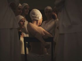 Людивин Санье голая – Новый Папа s01e03-04 (2020) #12