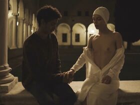 Людивин Санье голая – Новый Папа s01e03-04 (2020) #9