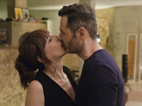 Макарена Гомес секси, Лорена Лопез секси – Instant Love (2019) #8