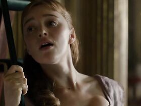 Фиби Дайневор голая – Бриджертоны s01e06 (2020) #10