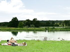 Фиби Дайневор голая – Бриджертоны s01e06 (2020) #9