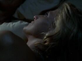 Иди Фалько голая – Клан Сопрано s05e06 (2004) #10