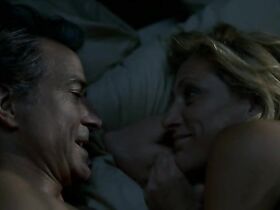 Иди Фалько голая – Клан Сопрано s05e06 (2004) #14