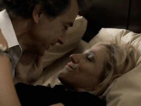 Иди Фалько голая – Клан Сопрано s05e06 (2004) #16