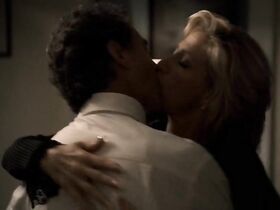 Иди Фалько голая – Клан Сопрано s05e06 (2004) #4