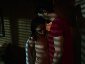 Роза Салазар голая – Новый вишнёвый вкус s01e04 (2021) #15