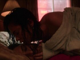 Роза Салазар голая – Новый вишнёвый вкус s01e04 (2021) #22