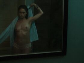 Роза Салазар голая – Новый вишнёвый вкус s01e04 (2021) #5