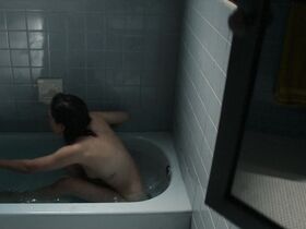 Роза Салазар голая – Новый вишнёвый вкус s01e01 (2021) #2