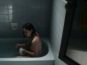 Роза Салазар голая – Новый вишнёвый вкус s01e01 (2021) #5