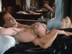 Симона Гриффет голая – Горячая цель (1985) #18
