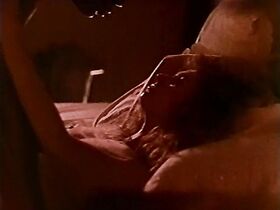 Кассандра Делани голая – Смит «Ураган» (1992)