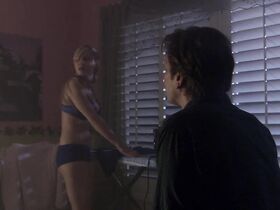 Элиша Катберт секси, Иди Фалько голая – Душа тишины (2005) #24