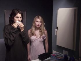 Элиша Катберт секси, Иди Фалько голая – Душа тишины (2005) #28