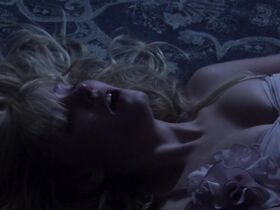 Элиша Катберт секси, Иди Фалько голая – Душа тишины (2005) #30