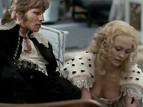 Фэй Данауэй секси – Четыре мушкетера (1974)