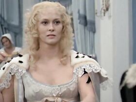 Фэй Данауэй секси – Четыре мушкетера (1974) #5