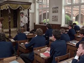 Патриция Куинн голая – Смысл жизни по Монти Пайтону (1983) #2