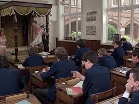 Патриция Куинн голая – Смысл жизни по Монти Пайтону (1983) #3