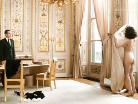 Валери Лемерсье голая – Твоя рука в моей руке (2012) #6