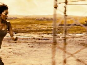 Кери Хилсон секси – Риддик (2013) #1