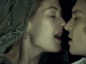 Розамунд Пайк секси – Распутник (2004)