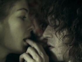 Розамунд Пайк секси – Распутник (2004) #6