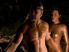 Анджелина Джоли голая – Беовульф (2007) #11