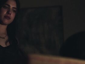 Маргарет Куолли секси – Исчезновение Сидни Холла (2017) #2