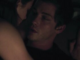 Маргарет Куолли секси – Исчезновение Сидни Холла (2017)