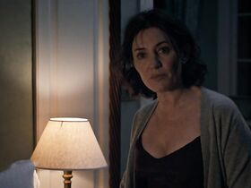 Орла Брэйди секси – Иностранец (2017) #2