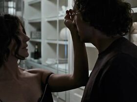Орла Брэйди секси – Иностранец (2017) #8