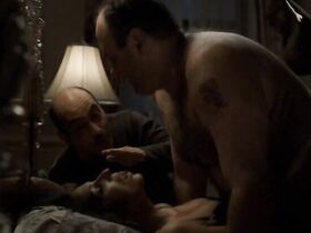 Кэтрин Нардуччи секси – Клан Сопрано s05e11 (2004) #5