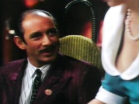 Нэнси Метте секси – Знакомьтесь: Пустоголовые (1989) #3