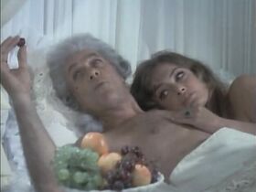 Мариза Мелл секси, Дженни Арасс голая – Казанова и Компания (1977) #11