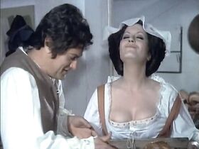 Андреа Ферреоль секси, Сильва Кошина голая – Казанова и Компания (1977) #4