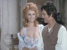Андреа Ферреоль секси, Сильва Кошина голая – Казанова и Компания (1977) #8