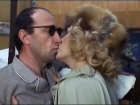 Мария Бакса секси – Belli e brutti ridono tutti (1979) #9