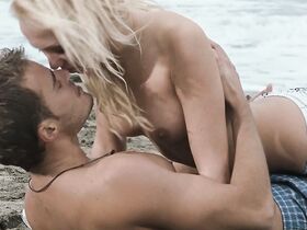 Жасмина Тоскова голая, Серина Винсент секси – Возвращение в дом ночных призраков (2007)