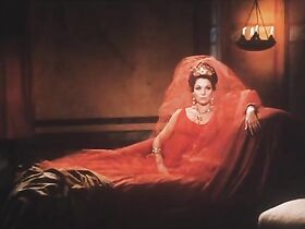Эльза Мартинелли секси – Древнейшая профессия в мире (1967) #1