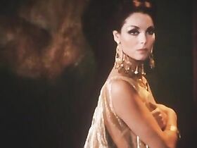 Эльза Мартинелли секси – Древнейшая профессия в мире (1967) #6