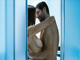 Моника Беллуччи голая, Ксения Раппопорт голая – Человек, который любит (2008)