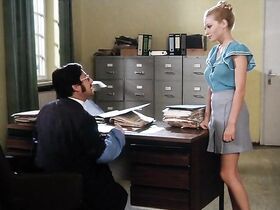 Дорит Хенке голая – Девушки едут в Мюнхен (1972) #2