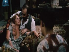 Клодин Дельво голая – Petit Con (1984)